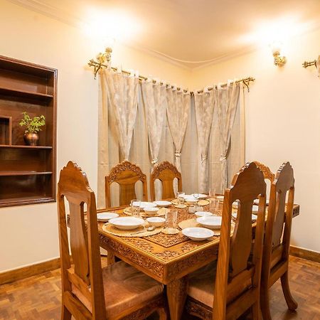 Stayvista At Pinewood Villa - Pet Friendly Villa With Lawn & Pool Table Srīnagar Exteriér fotografie