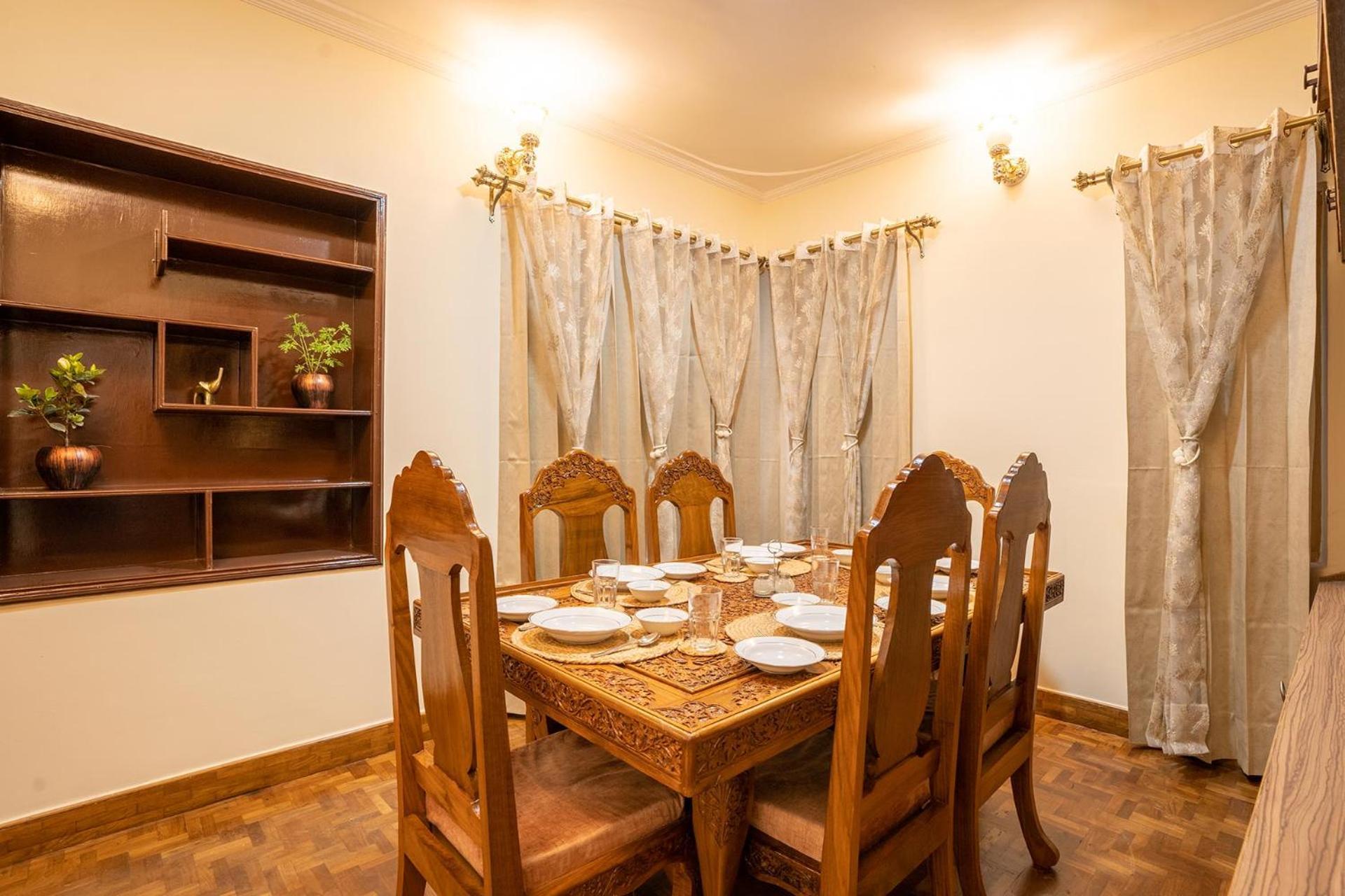 Stayvista At Pinewood Villa - Pet Friendly Villa With Lawn & Pool Table Srīnagar Exteriér fotografie