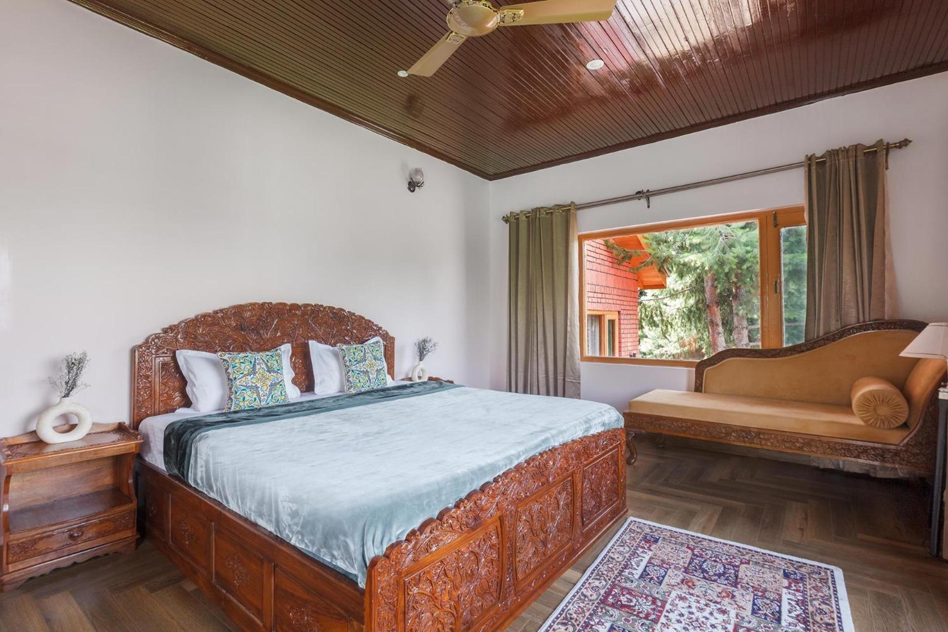 Stayvista At Pinewood Villa - Pet Friendly Villa With Lawn & Pool Table Srīnagar Exteriér fotografie