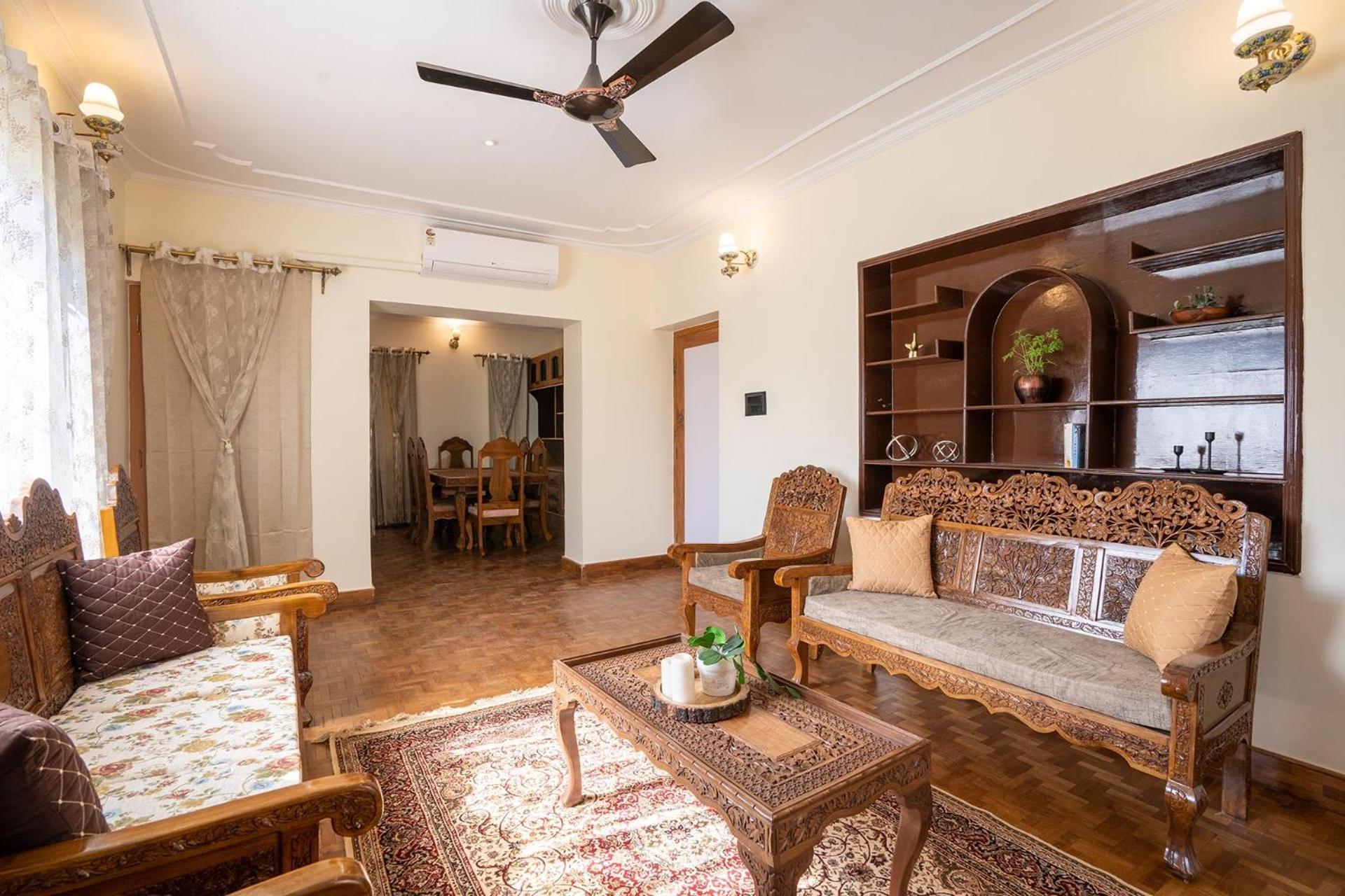 Stayvista At Pinewood Villa - Pet Friendly Villa With Lawn & Pool Table Srīnagar Exteriér fotografie