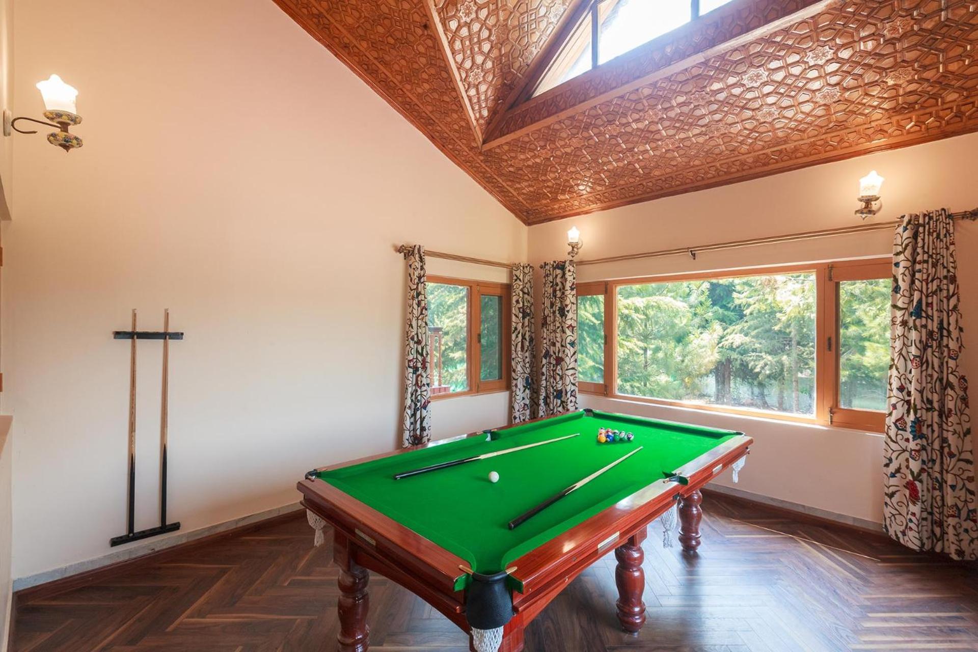 Stayvista At Pinewood Villa - Pet Friendly Villa With Lawn & Pool Table Srīnagar Exteriér fotografie