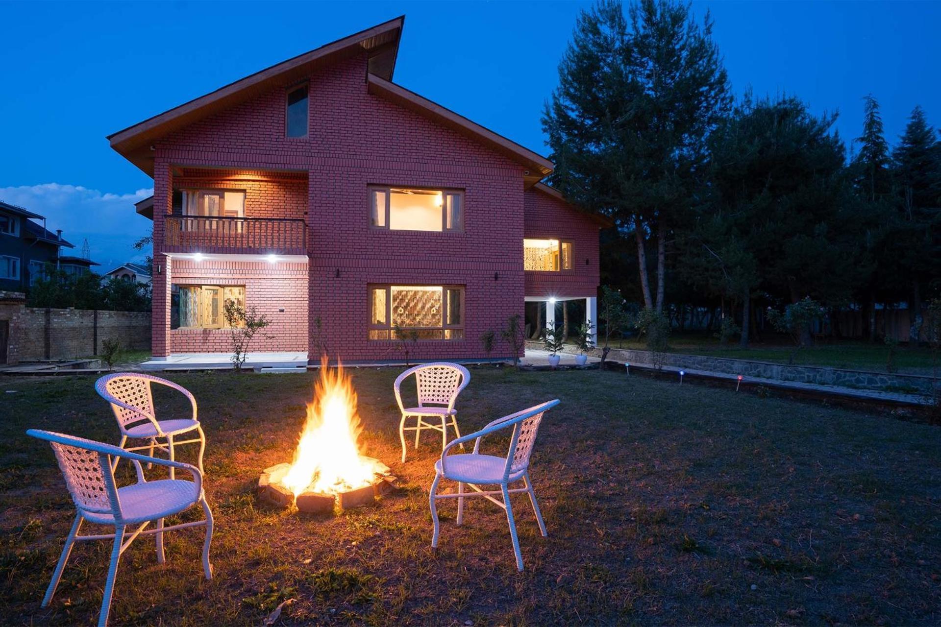 Stayvista At Pinewood Villa - Pet Friendly Villa With Lawn & Pool Table Srīnagar Exteriér fotografie