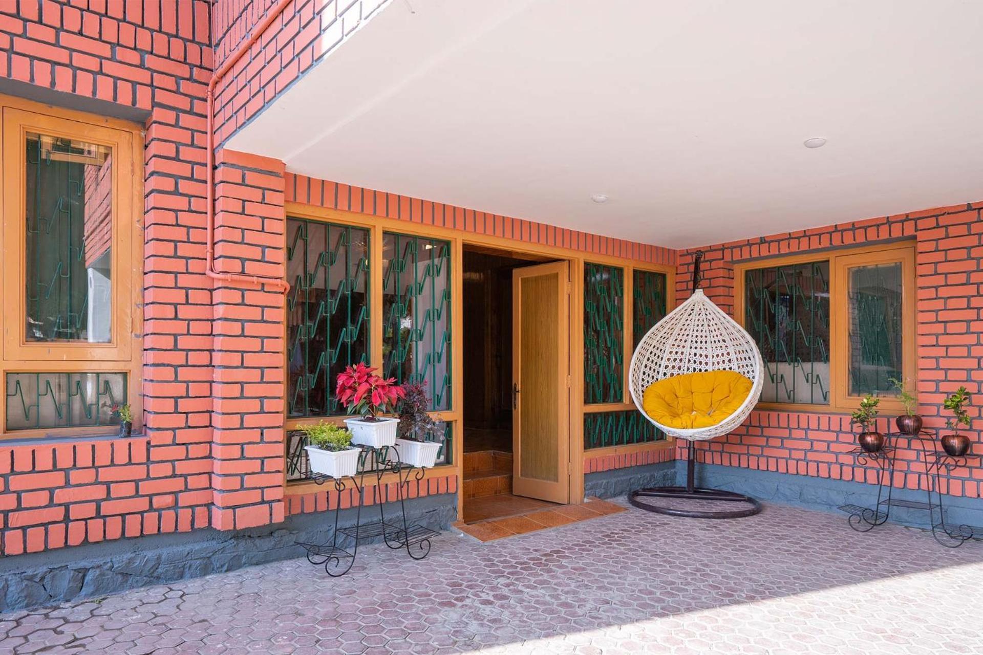 Stayvista At Pinewood Villa - Pet Friendly Villa With Lawn & Pool Table Srīnagar Exteriér fotografie